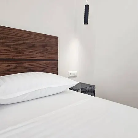 Feels Like Apartments, Boulevard דירה *