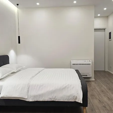 Feels Like Apartments, Boulevard アパート ティラナ