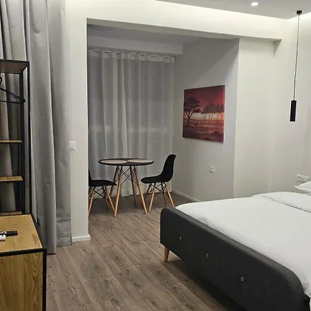 Feels Like Apartments, Boulevard アパート