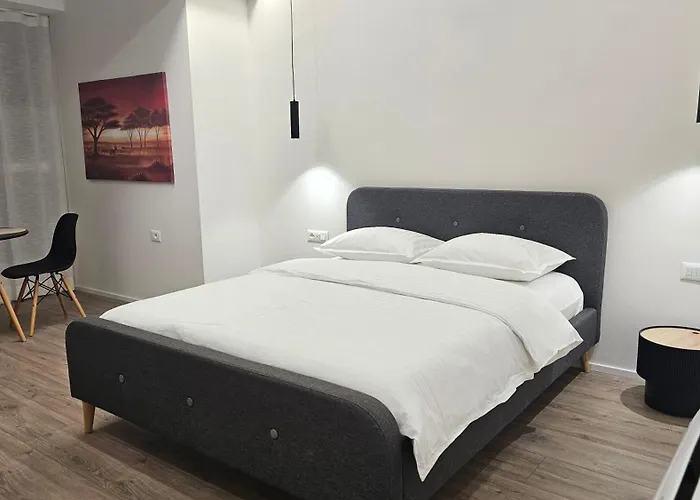 Apartman Feels Like Apartments, Boulevard *